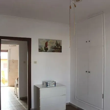 Apartment Sunny Near The Sea